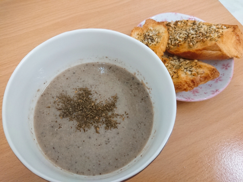 The Best Rainy-Day Idea – Creamy Mushroom Soup with Garlic Bread (Vegan) (2 recipes in 1)